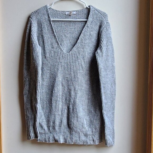 Aeropostale Gray V-Neck Sweater Size Medium - Picture 6 of 14